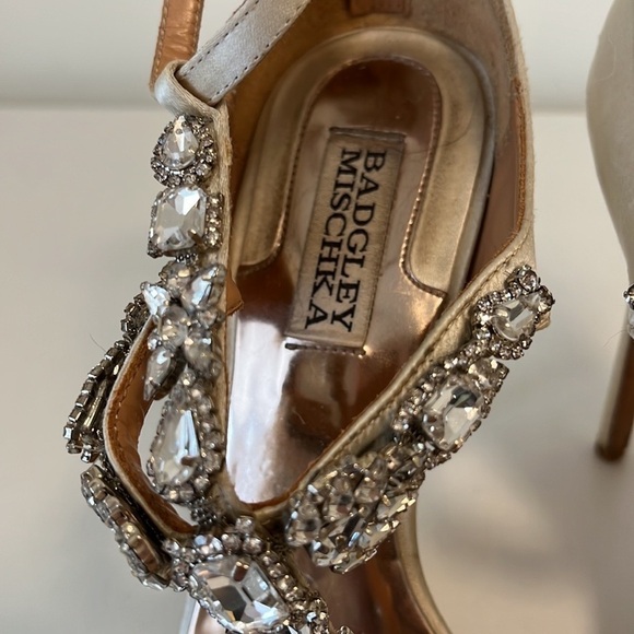 Badgley Mischka Giovanna II Satin T-Strap Jewelled Sandals In Cream Size 7 - Picture 6 of 14